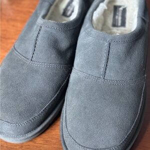 Koolaburra Men's light Charcoal Suede Loafers size 12, EUC